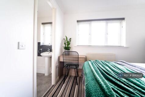 Bedroom 2 &#43; Ensuite