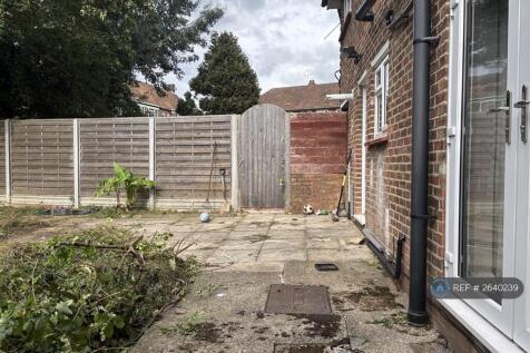 Garden Leading To Side Alley Access