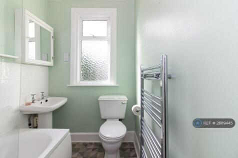 1st Floor Bathroom (View 1)