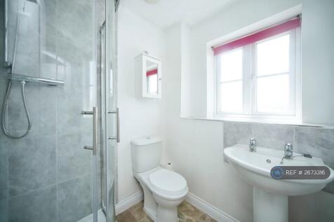 En-Suite Off Master Bedroom 1