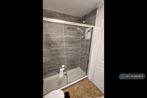 Sleek Modern Bathroom 