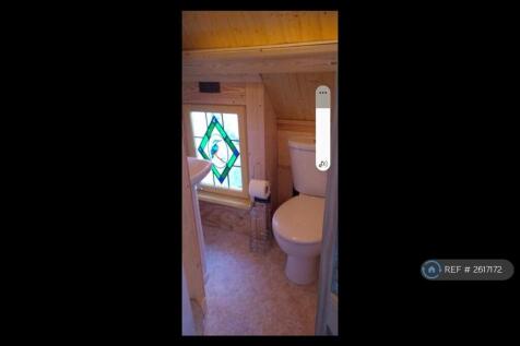 Loft Room Back - Ensuite