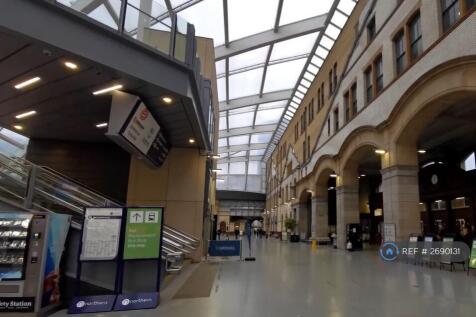 Victoria Train Station