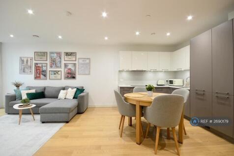 Living Room &amp; Open Plan Kitchen