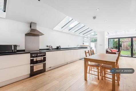 Kitchen, Diner Lounge 