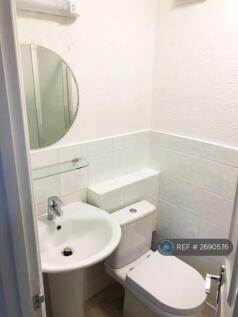 3rd Floor Ensuite Double Rear Bedroom