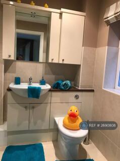 2 Bathrooms, 1 Shower &amp; 1 With Shower Over Bath