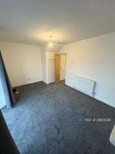 Master Bedroom (Front Facing)