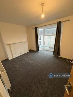 Master Bedroom (Front Facing)