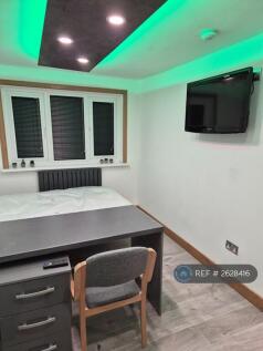 Bedroom With Tv, Wifi &amp; Led Lighting