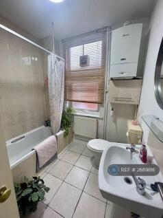 Spacious Retro-Featured Bathroom