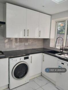 Fully Fitted Kitchen