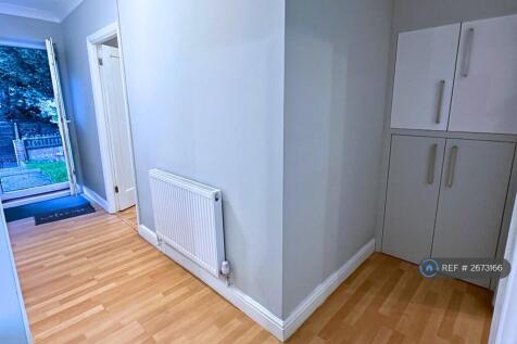 Hallway &#43; Cupboards