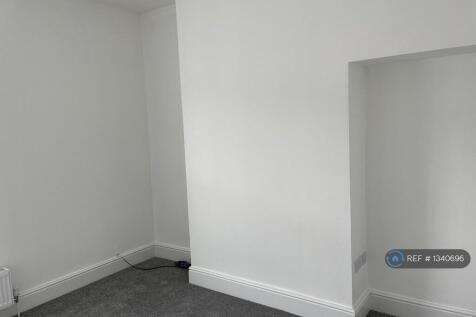 Double Room With Radiator And Fitted Wooden Blind