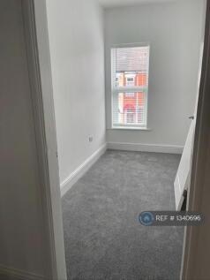  Study, Nursery, Craft /Dressing Radiator, Blind