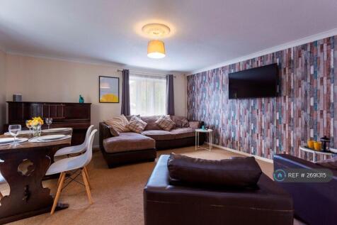 Large Living Room With 50&#34; 4k Tv