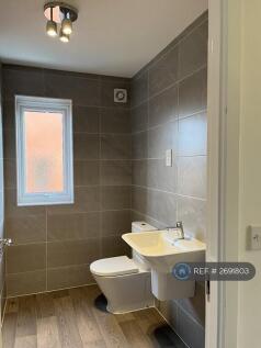 Bathroom 1/f With Full Height Tiles