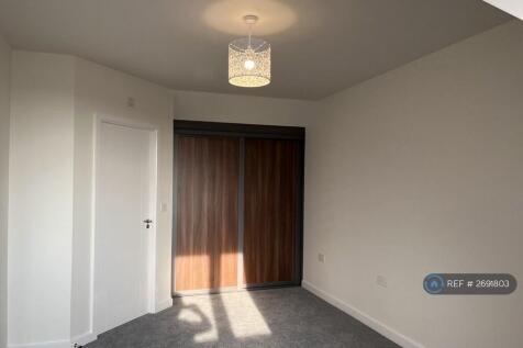 Master Bedroom 2/f With Built-In Wardrobe