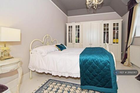 Master Bedroom Pic 1 