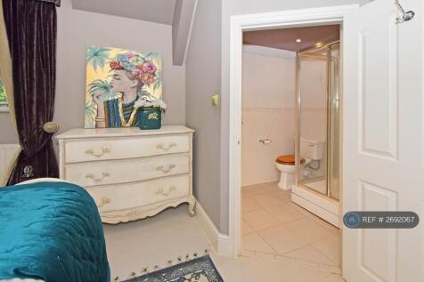 Master Bedroom Pic 2 En-Suite 