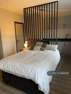 Large Ensuite Rooms With Plenty Of Natural Light