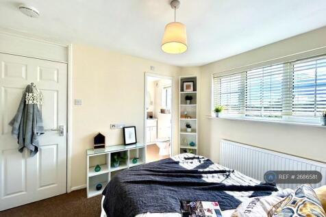 Room 4 - Ample Storage And Good Sized Ensuite