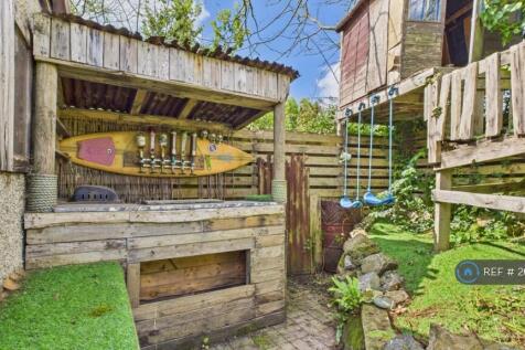 Leisure Area Behind The Garage