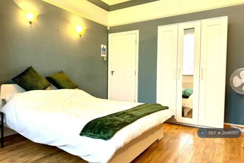 Bedroom 5/ Living Room