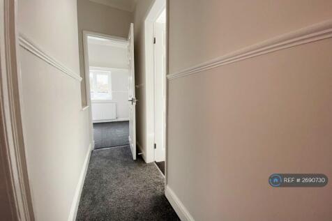 Hallway Landing Between Beds 2 &amp; 3