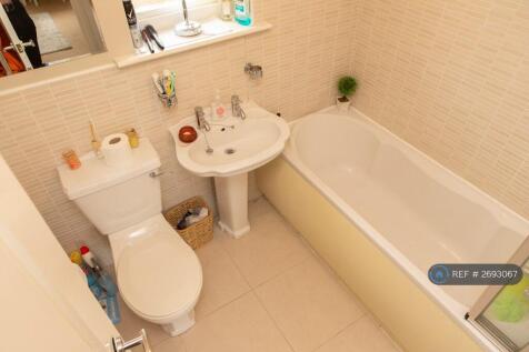 Upstairs Bathroom (1)