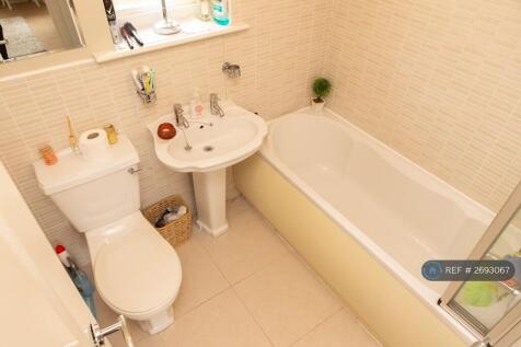 Upstairs Bathroom (2)