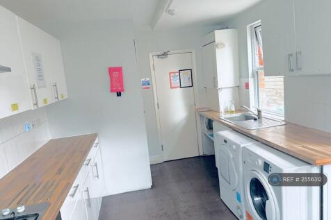 Common Kitchen Shared By 4 Rooms