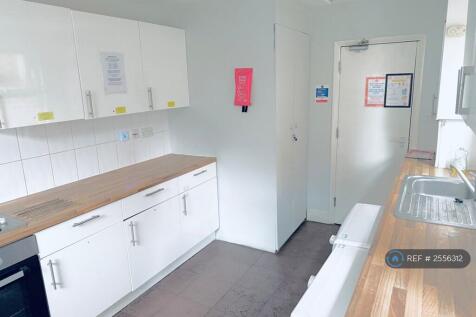 Common Kitchen Shared By 4 Rooms