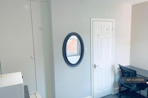 Modern Double Ensuite Room