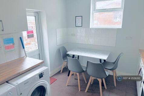 Common Kitchen Shared By 4 Rooms