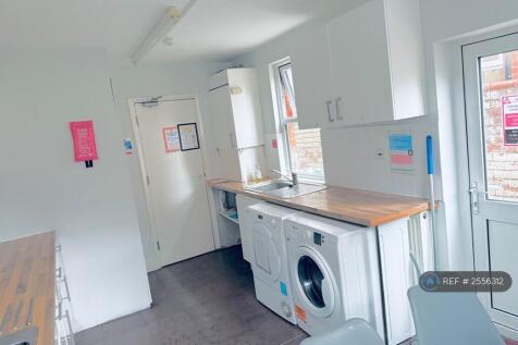 Common Kitchen Shared By 4 Rooms