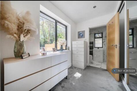 Walk In Wardrobe To Master Bedroom 