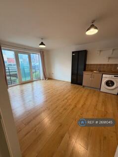 Kitchen &amp; Lounge 3