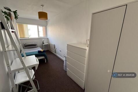 Large Single Room £175 a Week (£700 a Month)