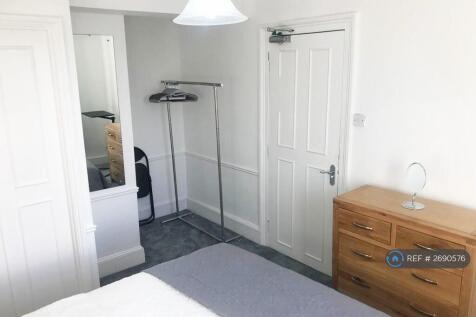 3rd Floor Ensuite Double Rear Bedroom