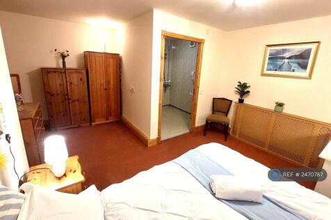 Ensuite Room In Main House