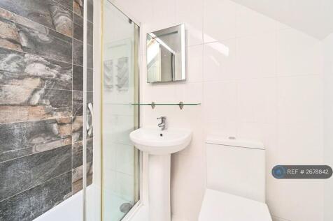 Master Bedroom En-Suite 