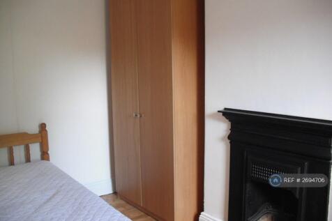 Upstairs Middle Double Bedroom