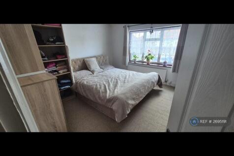 Main Double Bedroom (Let Unfurnished))