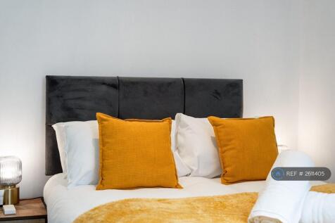 Bedroom 1, Double Bed