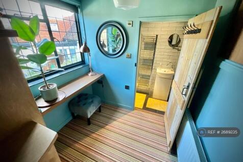 Dressing Room / Study / Shower Room
