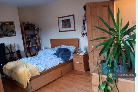 Bedroom 1 - Very Large Double (2)