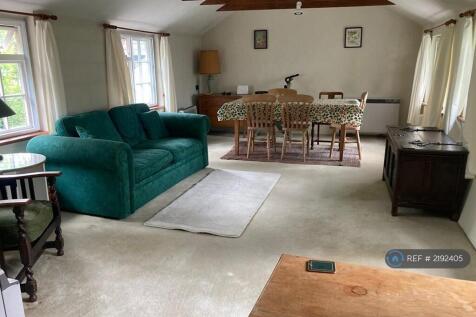 Upstairs Lounge/Dining Area