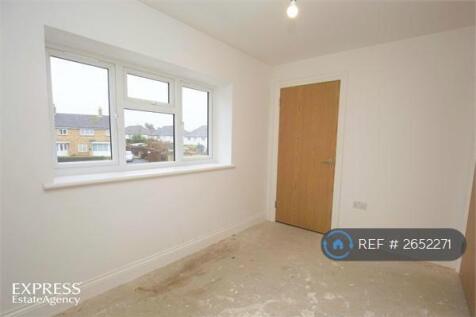 Bed 1 Large Built In Wardrobe