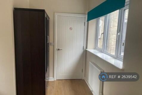 Apartment 4 Bedroom Pic 2